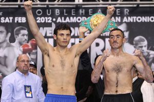 Chávez y 'Veneno' superan el pesaje