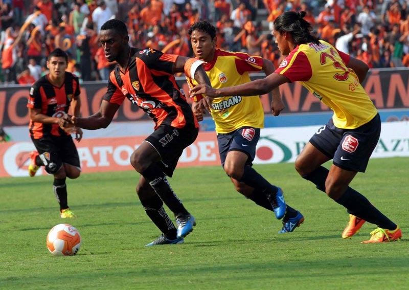 Jaguares se hace del dominio del partido | MEXSPORT