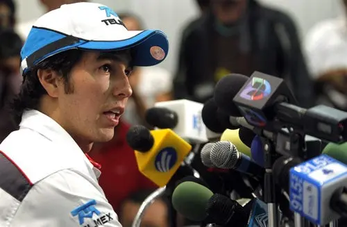 Tenemos que mantener los pies en el suelo": Checo