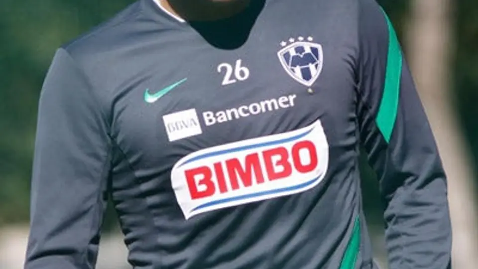 Prensa brasileña coloca a Chupete Suazo en el Flamengo
