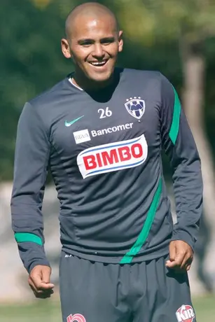 Prensa brasileña coloca a Chupete Suazo en el Flamengo