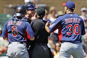 Suspenden a Ubaldo Jiménez por pelotazo intencional