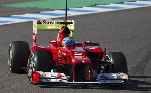 Alonso marca el mejor crono en su segundo día