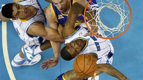 Ayón juega 27 minutos en la derrota de Hornets ante los Warriors