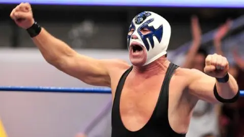 Mr. Niebla y Atlantis avanzan en Torneo de Parejas Increíbles