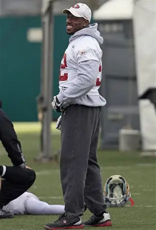 Patrick Willis es duda para el juego ante Gigantes