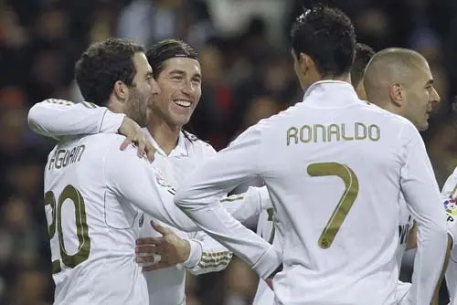 Real Madrid aplasta al Granada y se mantiene líder