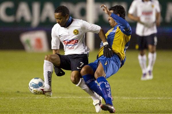 Rosinei aportó su granito de arena. FOTO: MEXSPORT