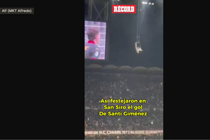 Imposible no emocionarse con este video. San Siro vibra con Santi Giménez.