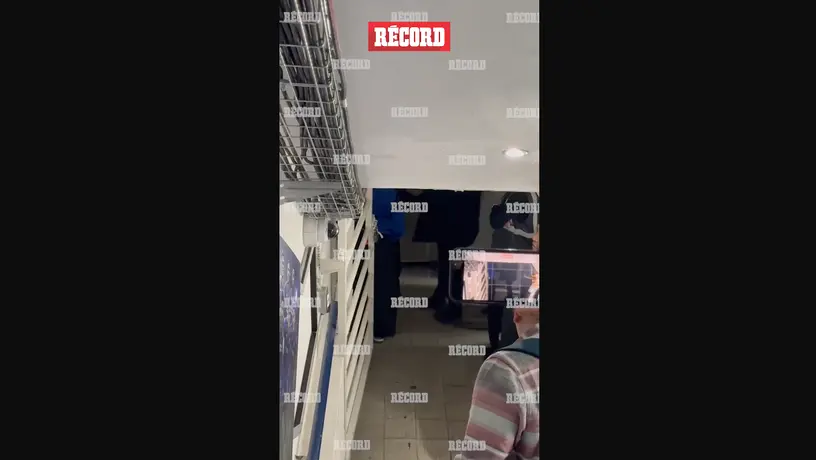 MIEMBROS DE CRUZ AZUL INSULTAN A ADONAI ESCOBEDO EN EL VESTIDOR