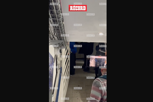 MIEMBROS DE CRUZ AZUL INSULTAN A ADONAI ESCOBEDO EN EL VESTIDOR