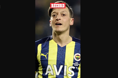 Mesut Ozil, del futbol a la política