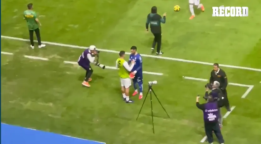 SALUDO entre JAMES RODRÍGUEZ y CAMILO VARGAS