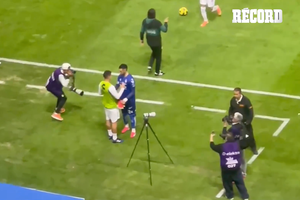 SALUDO entre JAMES RODRÍGUEZ y CAMILO VARGAS