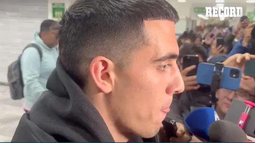 Alex Padilla llega a México para fichar con Pumas