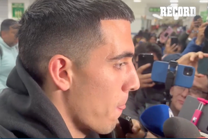 Alex Padilla llega a México para fichar con Pumas