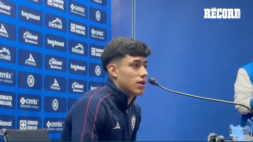 OMAR CAMPOS es presentado con CRUZ AZUL