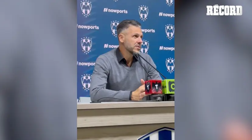 Martín Demichelis, molesto con arbitraje tras derrota de Rayados ante Pachuca