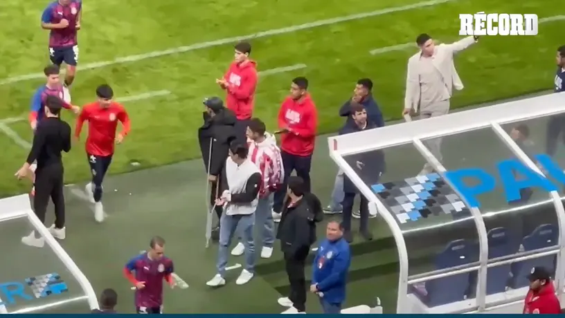 LUIS ROMO está en la CANCHA con la INDUMENTARIA de concentración, verá el juego en el palco junto a Guzmán, Brizuela, Aguirre y Olivas