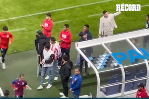 LUIS ROMO está en la CANCHA con la INDUMENTARIA de concentración, verá el juego en el palco junto a Guzmán, Brizuela, Aguirre y Olivas