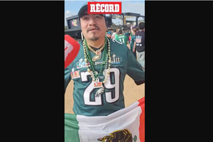 DE PUEBLA AL SUPER BOWL Este mexicano viajó al Caesar Superdome en Nueva Orleans para apoyar a los Eagles de Philadelphia. Su pasión hizo que viajara y gastara para poder ver a su equipo campeón.