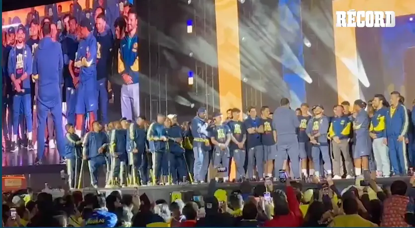 ANDRÉ JARDINE en lágrimas durante discurso en el festejo del Tricampeonato