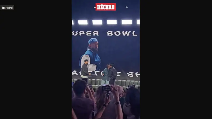 Kendrick Lamar llegó a su entrevista del #HalfTimeShow del #SuperBowl