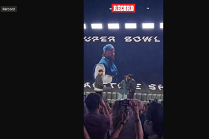 Kendrick Lamar llegó a su entrevista del #HalfTimeShow del #SuperBowl