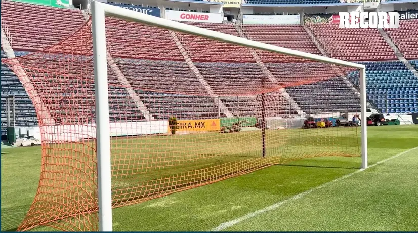 MARTÍN ANSELMI Y SU REQUERIMIENTO ESPECIAL EN LA CANCHA DEL ESTADIO CIUDAD DE LOS DEPORTES