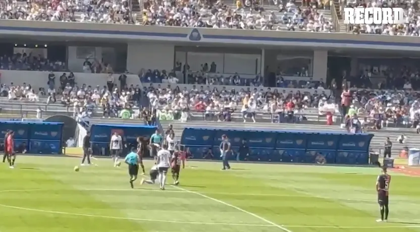 Adalberto Carrasquilla debutó oficialmente con Pumas entre ovaciones en CU