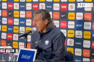 "No entendió la decisión." En el cierre de partido entre Pumas y Toluca. José Bazan