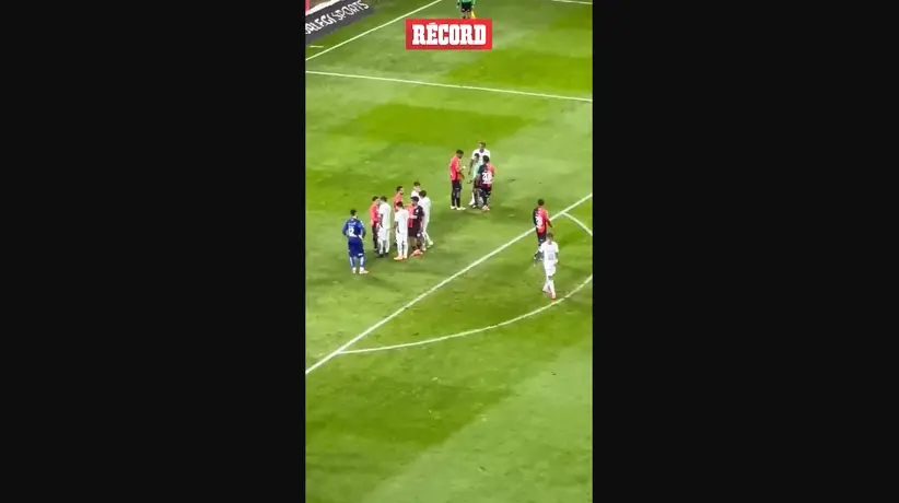 JAMES recibiendo atención médica después del PENALque le COMETIÓ CAMILO VARGAS