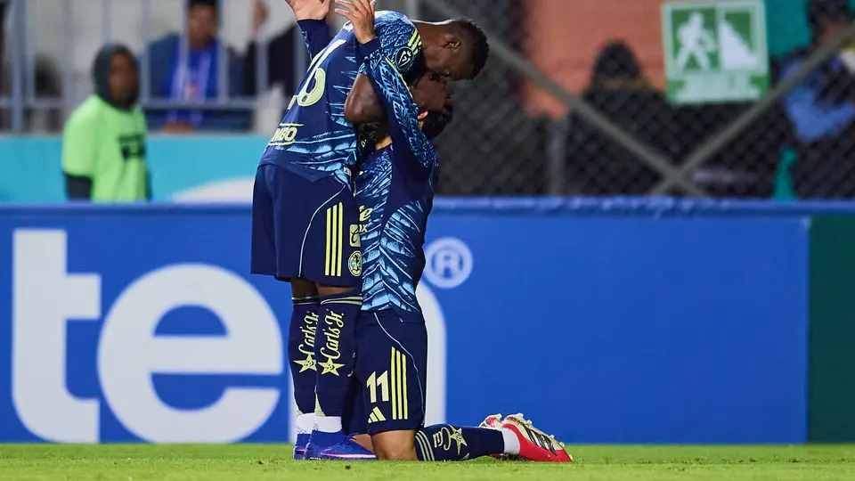 Víctor Dávila marcando gol en la CONCACAF Champions Cup I MEXSPORT