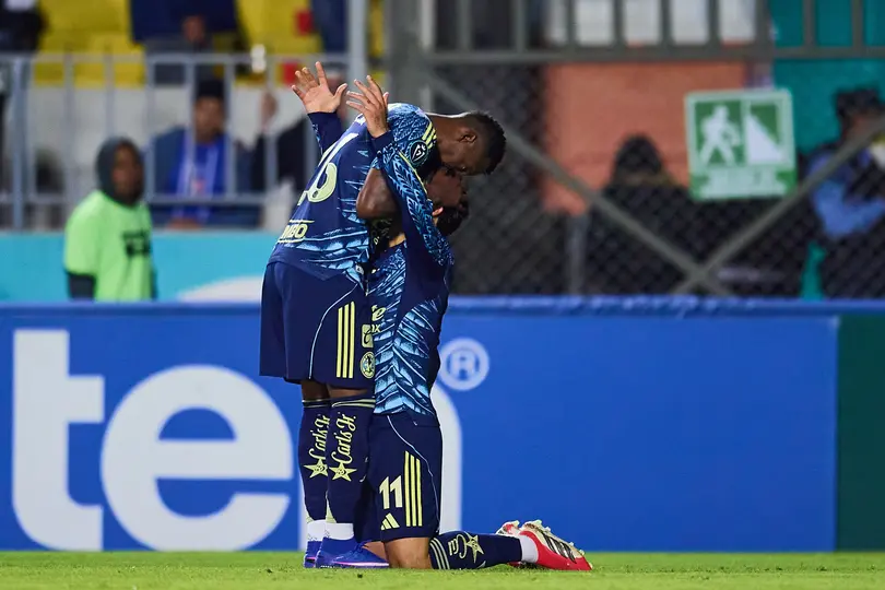 Víctor Dávila marcando gol en la CONCACAF Champions Cup I MEXSPORT