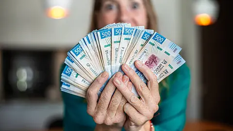 Personal autorizado brinda asesoría a las interesadas para completar su expediente y subir sus fotos de evidencia al sistema./ Pixabay