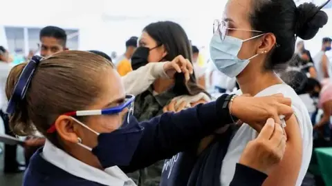 Todos los centros de salud de la Ciudad de México participarán en la campaña de inmunización./ RS