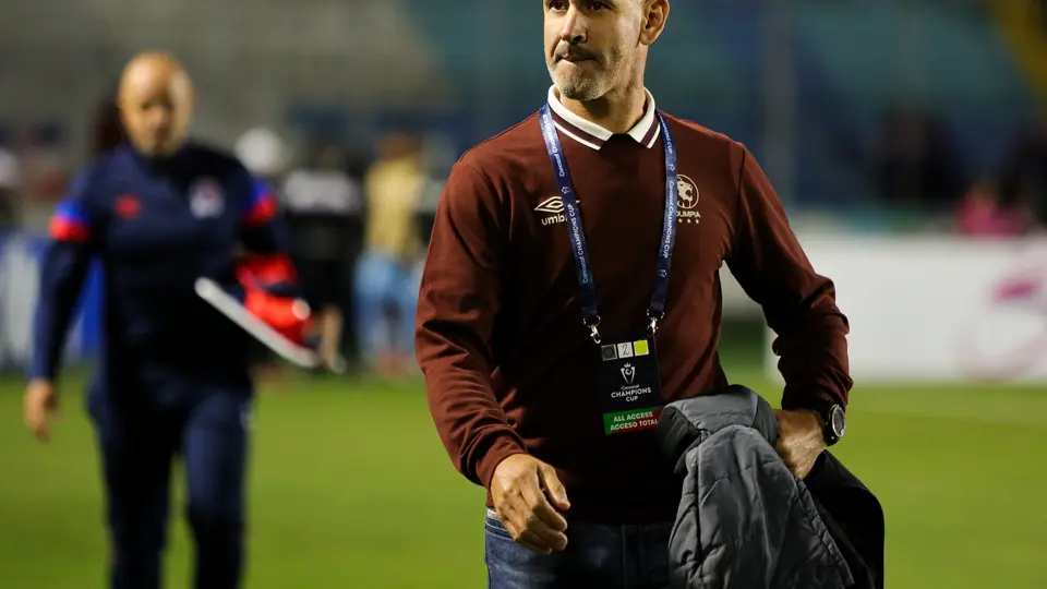 "Los grandes no hacen tiempo": Técnico de Olimpia critica actitud de América y pone en duda su grandeza