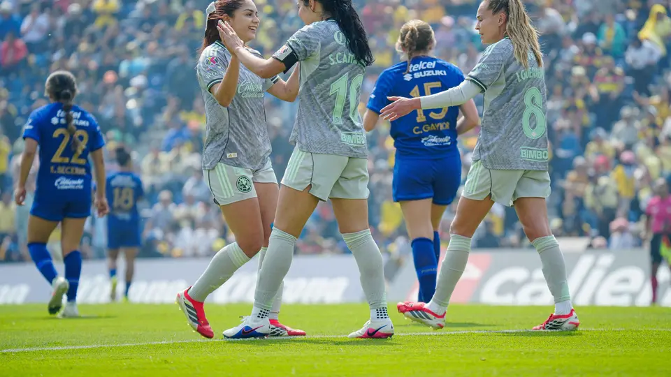 Jana Gutiérrez y Scarlett Camberos celebran un gol en el triunfo 5-1 de América ante Pumas en el Clausura 2026 | IMAGO 7