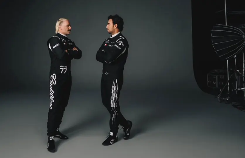 Valtteri Bottas y Checo Pérez durante un sesión de fotos con Cadillac | X: @Cadillac_F1