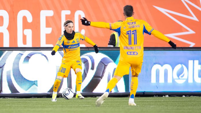 Marcelo Flores en acción en el partido contra Forge FC en la Copa de Campeones Concacaf | MEXSPORT