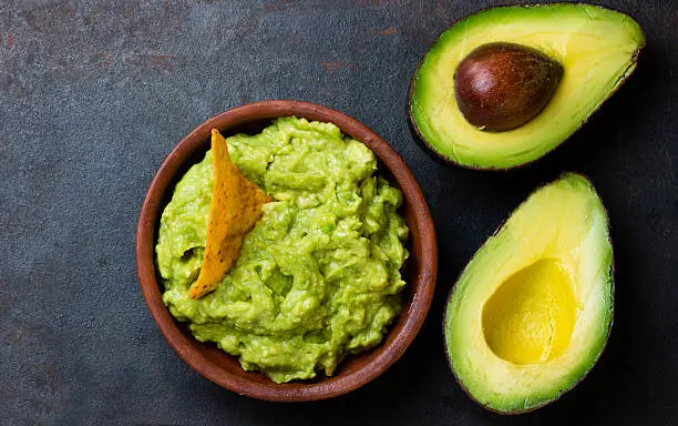El aguacate mexicano es el ingrediente principal del guacamole en las celebraciones del Super Bowl. / iStock