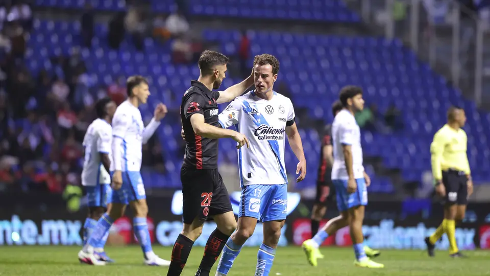 Paulinho y Esteban Lozano en el partido de la Jornada 4 del Clausura 2026 entre Puebla y Toluca | IMAGO 7