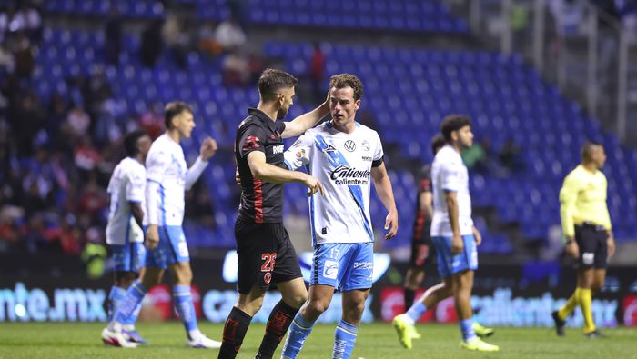 Paulinho y Esteban Lozano en el partido de la Jornada 4 del Clausura 2026 entre Puebla y Toluca | IMAGO 7