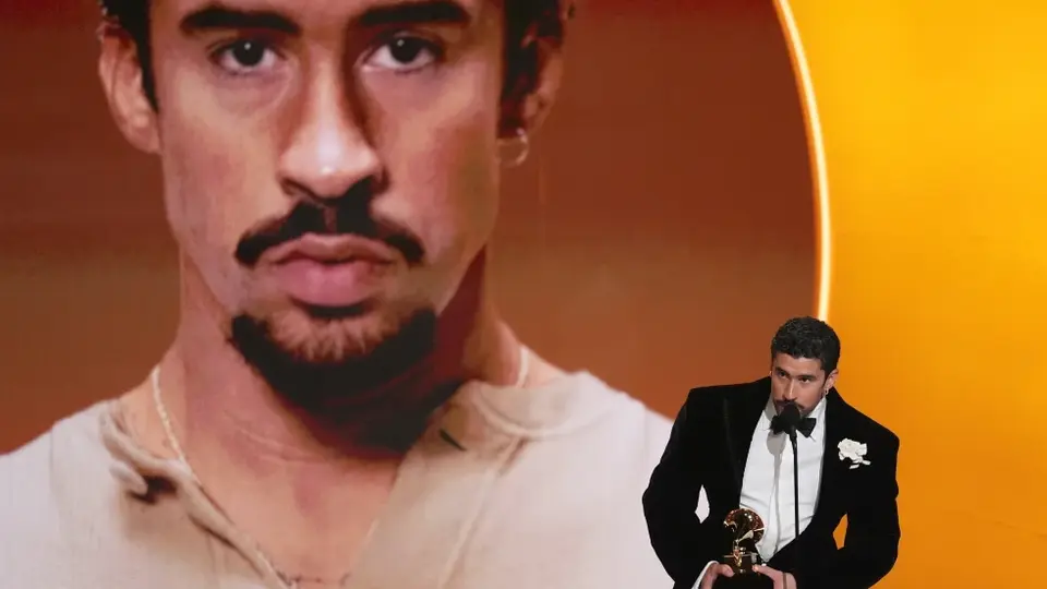 Bad Bunny gana álbum del año en los Grammy 2026. / AP