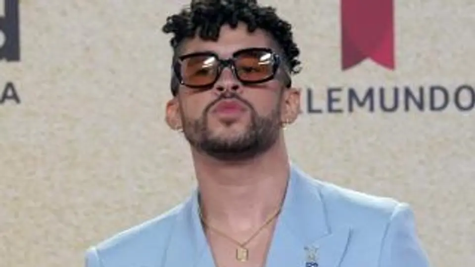 Bad Bunny fue empacador en un supermercado en Vega Baja. /AP