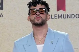 Bad Bunny fue empacador en un supermercado en Vega Baja. /AP