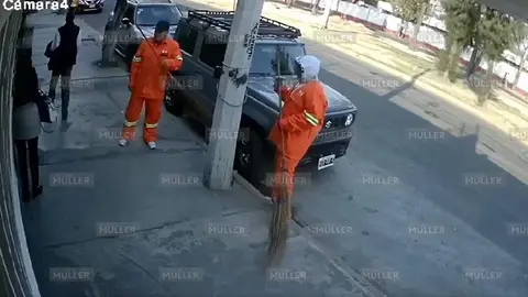 VIDEO: Hombres se disfrazan de barrenderos para robar casa en CDMX