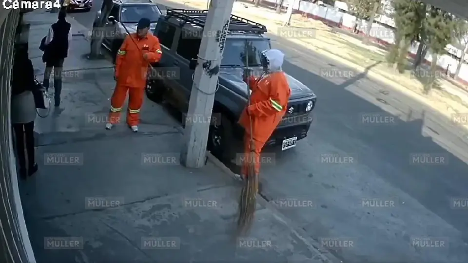 VIDEO: Hombres se disfrazan de barrenderos para robar casa en CDMX