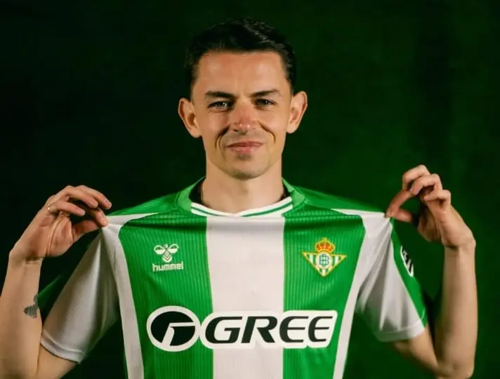 Fidalgo con el jersey el Betis | IG @alvarofidalgo