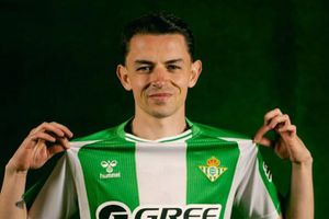 Fidalgo con el jersey el Betis | IG @alvarofidalgo